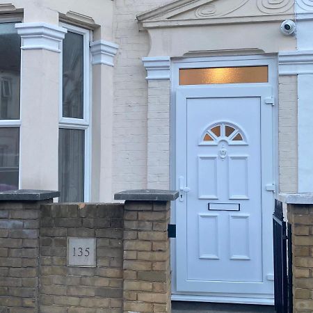 Apartamento Cosy House In Newham Londres Exterior foto